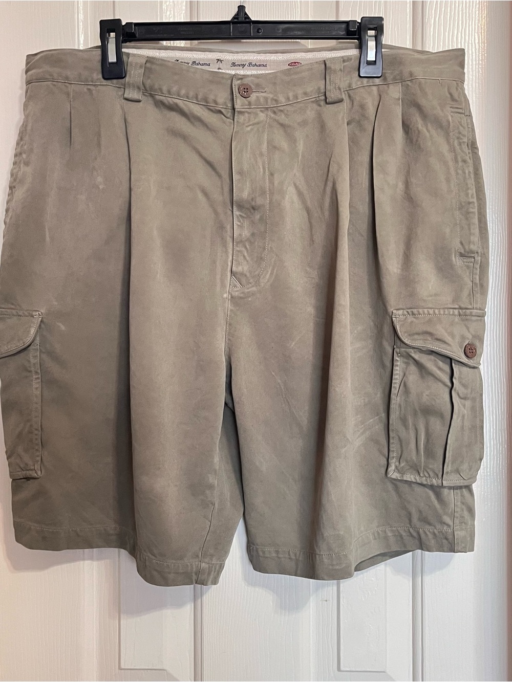 Tommy Bahama Relax 100% Silk Cargo Shorts Mens 40 Olive khaki  Pleated Casual